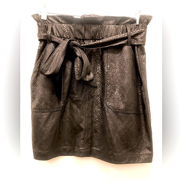 RACHEL ROY - Snakeskin look and feel in Deep Black - Picture 3 of 11